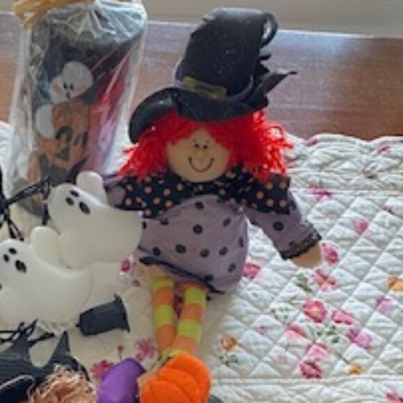 8 kid-FRIENDLY Halloween WITCHES ~ GHOSTS ~ BATS Figurines ~ LIGHTS ~ candles - Picture 9 of 14